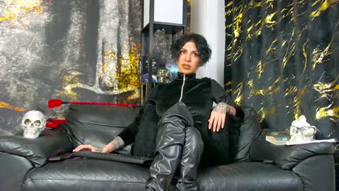 Snapshot of sophiepriestess chatting on 12-04-24, 04:05 SophiePriestess online show from 12-04-24, 04:05