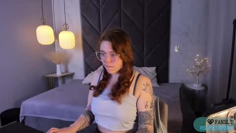 Snapshot of sophiepure chatting on 10-13-25, 09:04 Sophie online show from 10-13-25, 09:04