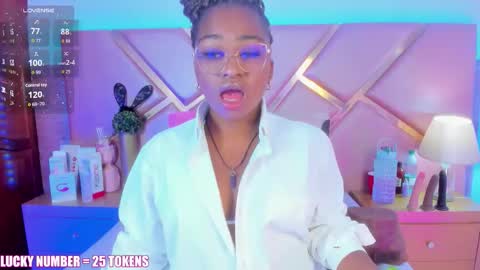 Sophie online show from 03-28-26, 01:00