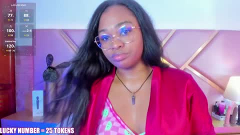 Snapshot of sophiesinclair chatting on 05-11-26, 12:22 Sophie online show from 05-11-26, 12:22
