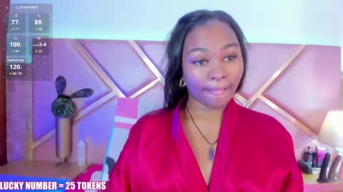 Snapshot of sophiesinclair chatting on 05-18-26, 12:11 Sophie online show from 05-18-26, 12:11