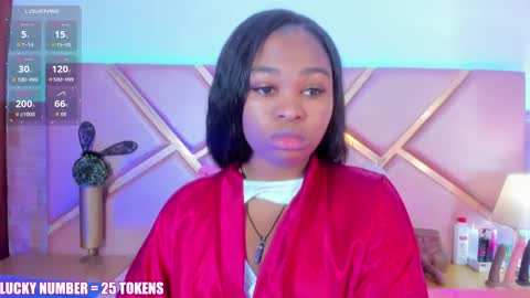 Snapshot of sophiesinclair chatting on 05-20-26, 11:38 Sophie online show from 05-20-26, 11:38