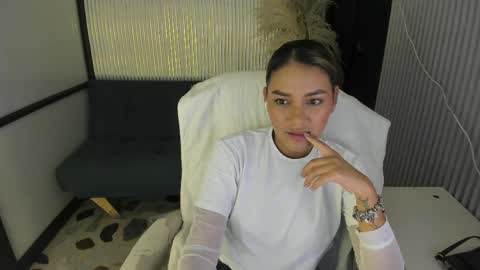 Snapshot of sophiewatson_ chatting on 05-26-26, 12:56 sophiewatson_ online show from 05-26-26, 12:56