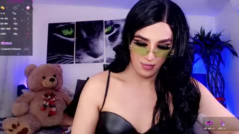 Sophie Sweet online show from 01-26-25, 04:20
