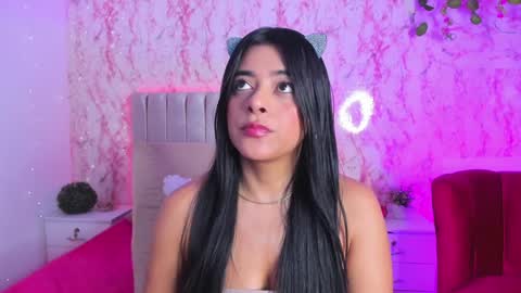 Snapshot of sophiiewilson chatting on 02-06-25, 02:00 Sophie Wilson online show from 02-06-25, 02:00