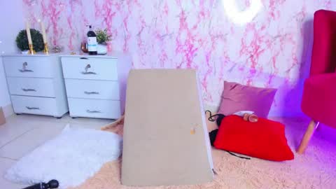 Snapshot of sophiiewilson chatting on 02-25-25, 06:36 Sophie Wilson online show from 02-25-25, 06:36