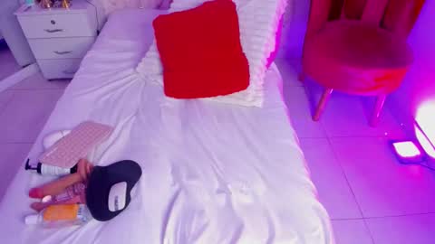 Snapshot of sophiiewilson chatting on 02-19-26, 03:46 Sophie Wilson online show from 02-19-26, 03:46