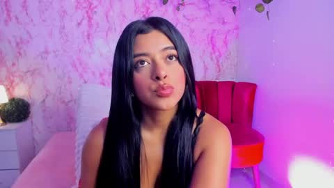Snapshot of sophiiewilson chatting on 05-12-26, 04:09 Sophie Wilson online show from 05-12-26, 04:09