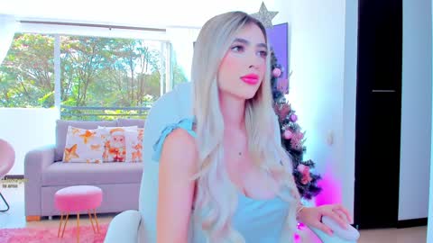 Snapshot of sophijonnes chatting on 12-28-24, 01:38 YULITZA online show from 12-28-24, 01:38