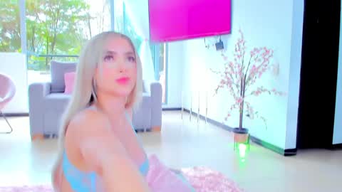 Snapshot of sophijonnes chatting on 01-24-25, 04:06 YULITZA online show from 01-24-25, 04:06