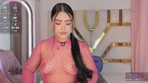Snapshot of sophy_champagne chatting on 06-16-26, 12:46 sophy online show from 06-16-26, 12:46