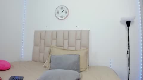 Snapshot of sopphiefox chatting on 02-21-26, 06:03 Sofia online show from 02-21-26, 06:03