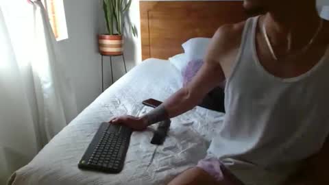 Snapshot of sornero777111 chatting on 12-20-25, 09:11 businessman online show from 12-20-25, 09:11