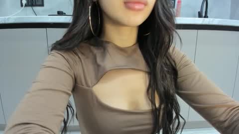 Mia online show from 10-03-25, 12:29