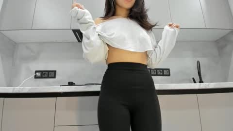 Mia online show from 11-06-25, 08:32