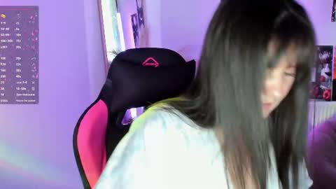 Snapshot of sour_cherry_ chatting on 06-11-26, 09:29 Jennie online show from 06-11-26, 09:29