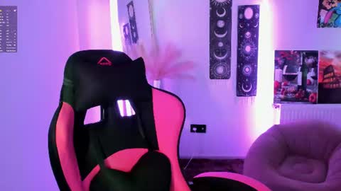 Snapshot of sour_cherry_ chatting on 06-17-26, 11:56 Jennie online show from 06-17-26, 11:56
