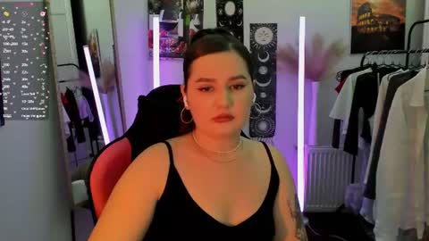 Snapshot of sour_cherry_ chatting on 07-13-26, 12:35 Jennie online show from 07-13-26, 12:35