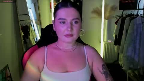 Snapshot of sour_cherry_ chatting on 07-16-26, 12:33 Jennie online show from 07-16-26, 12:33