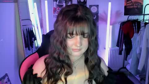 Snapshot of sour_cherry_ chatting on 07-17-26, 12:01 Jennie online show from 07-17-26, 12:01