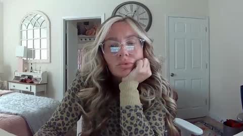 Snapshot of southernbarbii chatting on 02-06-25, 08:45 Your Barbii online show from 02-06-25, 08:45