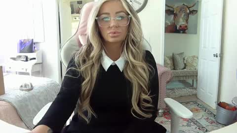 Snapshot of southernbarbii chatting on 02-18-25, 03:21 Your Barbii online show from 02-18-25, 03:21