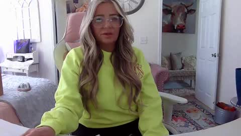 Snapshot of southernbarbii chatting on 02-18-25, 06:47 Your Barbii online show from 02-18-25, 06:47