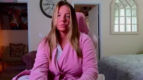 Snapshot of southernbarbii chatting on 10-25-25, 06:35 Your Barbii online show from 10-25-25, 06:35