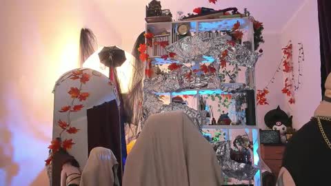 Snapshot of sova_energy chatting on 11-27-25, 06:21 Leah online show from 11-27-25, 06:21