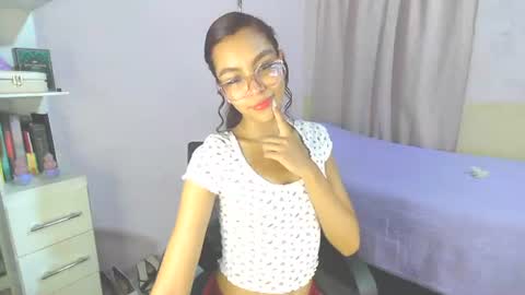 Snapshot of soy_miauhg chatting on 06-25-26, 04:56 Miauhg online show from 06-25-26, 04:56