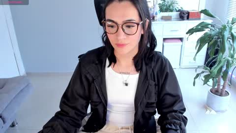 Luisa    online show from 01-19-25, 08:41