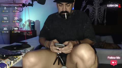 Snapshot of soyelcarlitos chatting on 09-15-25, 04:12 El Carlitos online show from 09-15-25, 04:12