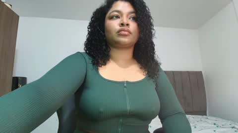 Snapshot of soynerea chatting on 06-04-26, 11:44 online show from 06-04-26, 11:44