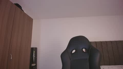 Snapshot of soynerea chatting on 06-08-26, 03:40 online show from 06-08-26, 03:40