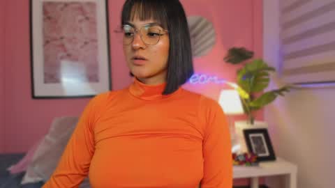 Snapshot of soysaraa_ chatting on 05-09-26, 05:01 Aleja online show from 05-09-26, 05:01
