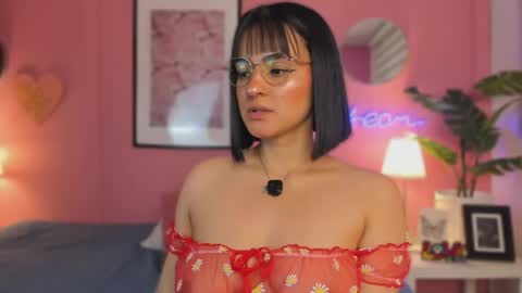 Snapshot of soysaraa_ chatting on 05-21-26, 05:03 Aleja online show from 05-21-26, 05:03