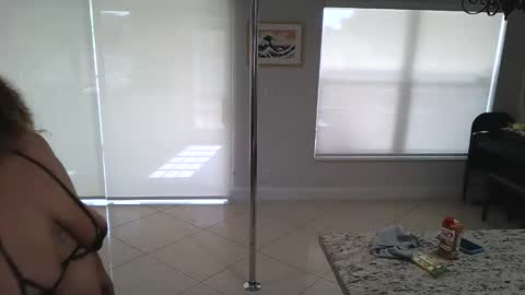 Snapshot of spacebunsxxx chatting on 11-28-25, 05:59 spacebunsxxx online show from 11-28-25, 05:59