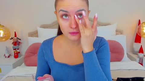 Snapshot of spacelady_ chatting on 12-20-25, 11:28 Julia online show from 12-20-25, 11:28