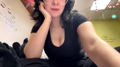 Snapshot of spaceyyybaby chatting on 01-11-26, 08:14 Saturn online show from 01-11-26, 08:14