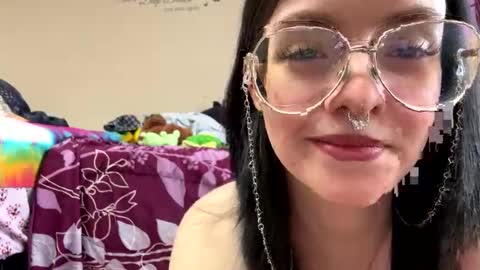 Snapshot of spaceyyybaby chatting on 03-28-26, 11:37 Saturn online show from 03-28-26, 11:37