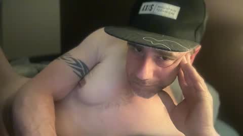 Snapshot of sparker1169 chatting on 12-27-24, 01:07 Dad online show from 12-27-24, 01:07
