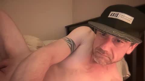 Snapshot of sparker1169 chatting on 01-12-25, 04:29 Dad online show from 01-12-25, 04:29