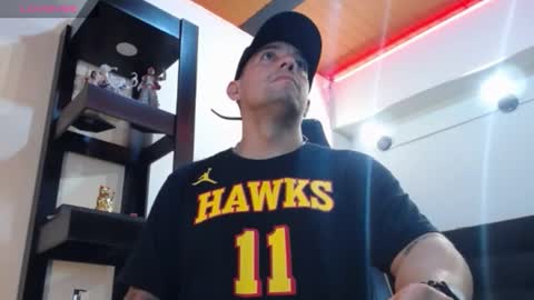 Snapshot of spartacus_cam chatting on 12-27-24, 05:20     online show from 12-27-24, 05:20