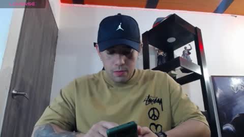 Snapshot of spartacus_cam chatting on 12-31-24, 05:33     online show from 12-31-24, 05:33