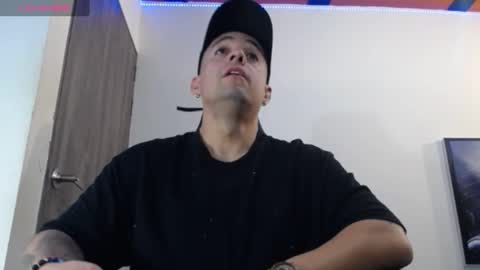 Snapshot of spartacus_cam chatting on 01-18-25, 06:34     online show from 01-18-25, 06:34