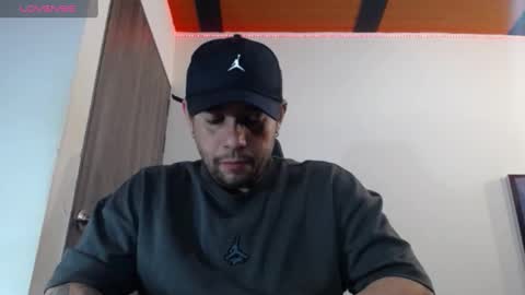 Snapshot of spartacus_cam chatting on 02-01-25, 05:28     online show from 02-01-25, 05:28