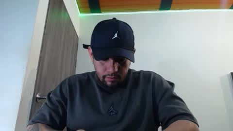 Snapshot of spartacus_cam chatting on 02-09-25, 05:50     online show from 02-09-25, 05:50