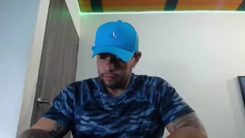 Snapshot of spartacus_cam chatting on 02-26-25, 05:20     online show from 02-26-25, 05:20