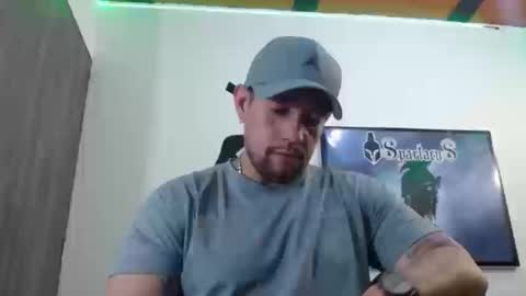 Snapshot of spartacus_cam chatting on 09-10-25, 05:40     online show from 09-10-25, 05:40