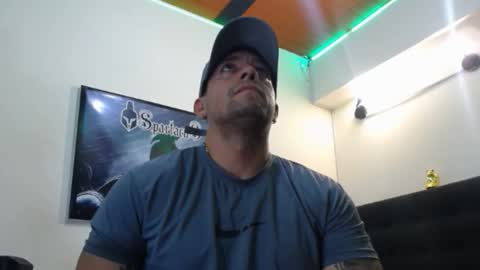 Snapshot of spartacus_cam chatting on 09-18-25, 07:10     online show from 09-18-25, 07:10